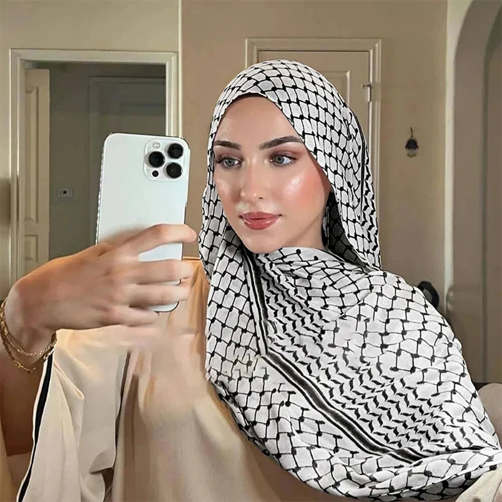 Model Wearing Black Keffiyeh Hijab – Modest Fashion Statement with Cultural Heritage Design